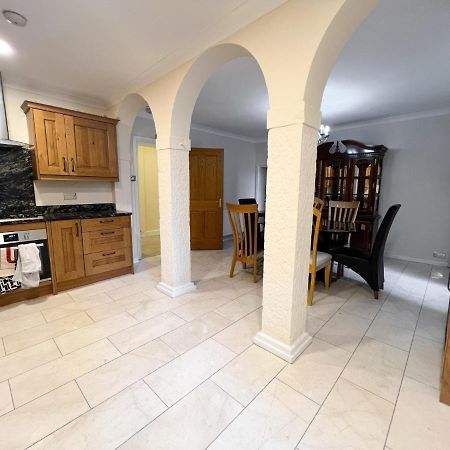 Spacious Flat Sleeps 8 Near Princes Street Édimbourg Extérieur photo