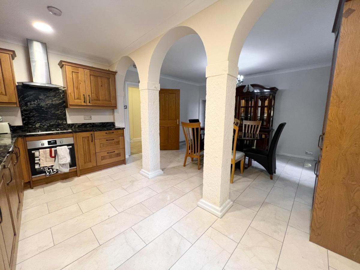 Spacious Flat Sleeps 8 Near Princes Street Édimbourg Extérieur photo