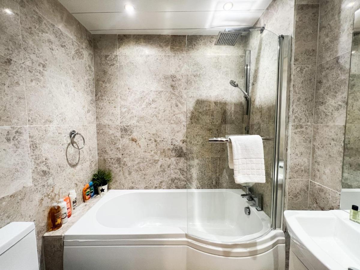 Spacious Flat Sleeps 8 Near Princes Street Édimbourg Extérieur photo