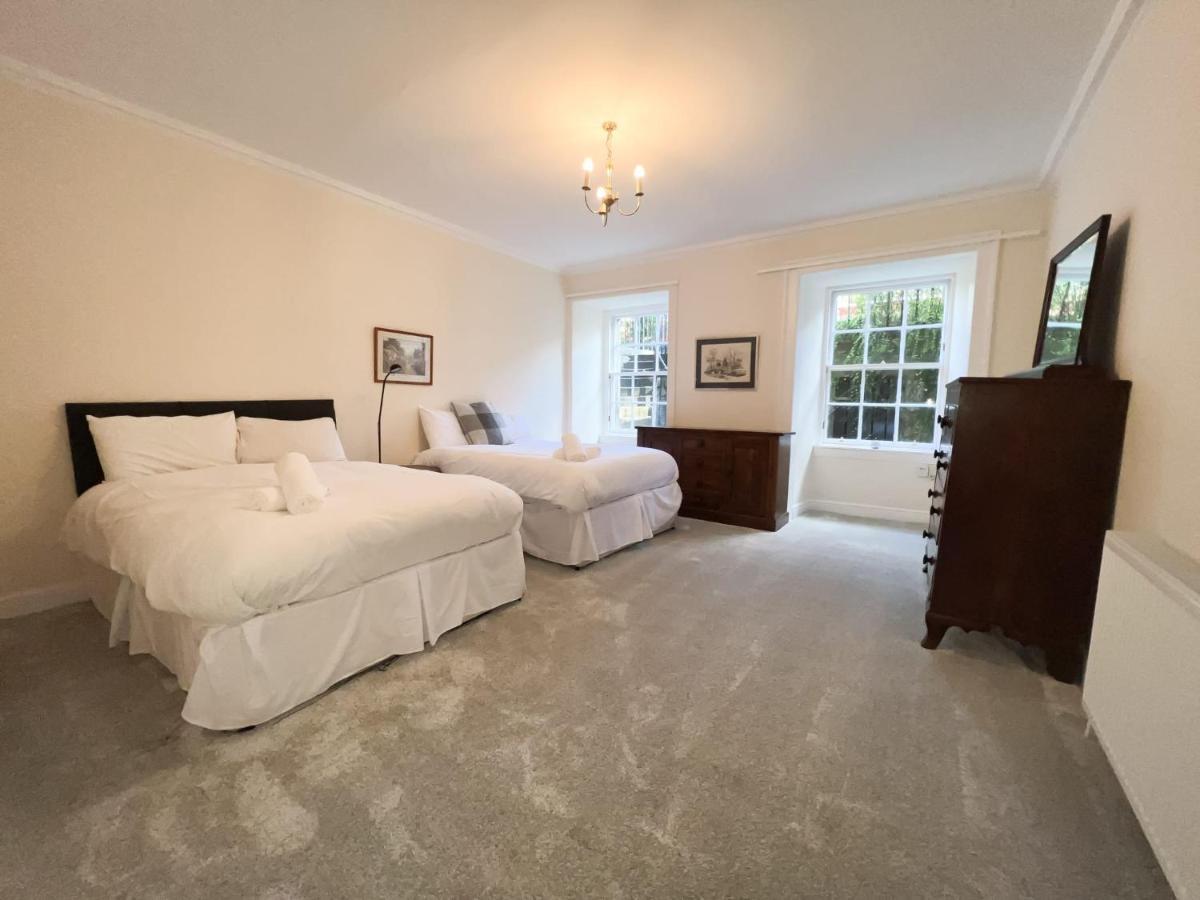 Spacious Flat Sleeps 8 Near Princes Street Édimbourg Extérieur photo