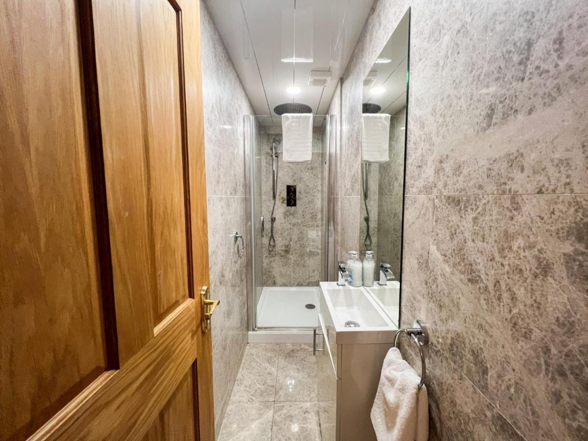 Spacious Flat Sleeps 8 Near Princes Street Édimbourg Extérieur photo