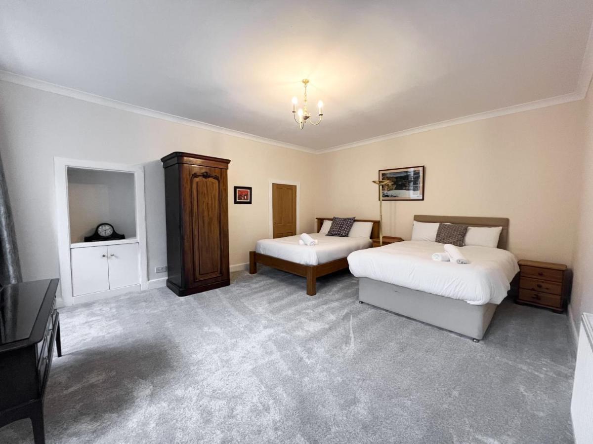 Spacious Flat Sleeps 8 Near Princes Street Édimbourg Extérieur photo