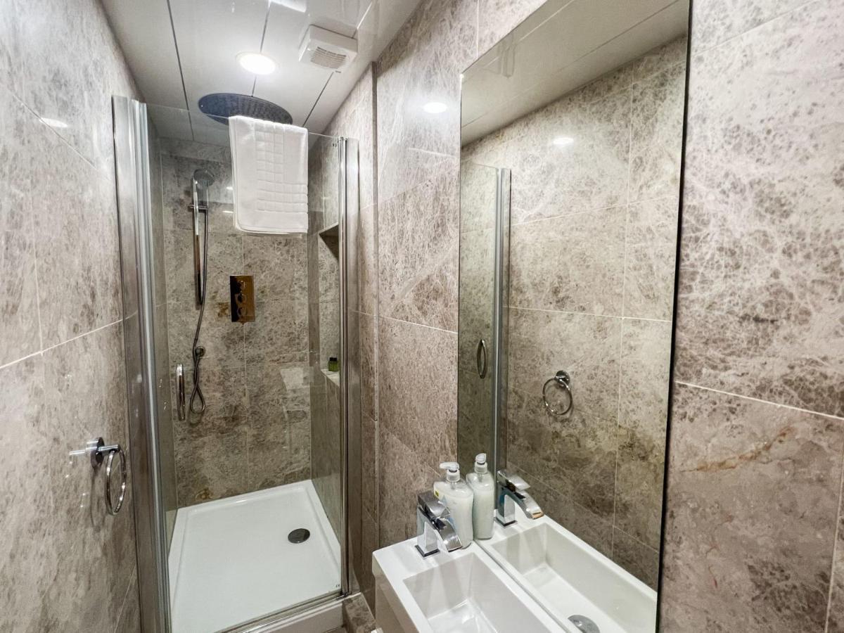 Spacious Flat Sleeps 8 Near Princes Street Édimbourg Extérieur photo