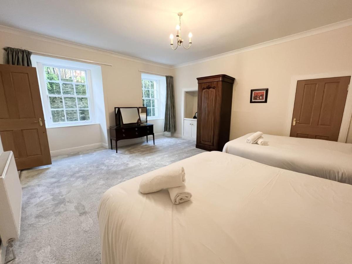 Spacious Flat Sleeps 8 Near Princes Street Édimbourg Extérieur photo