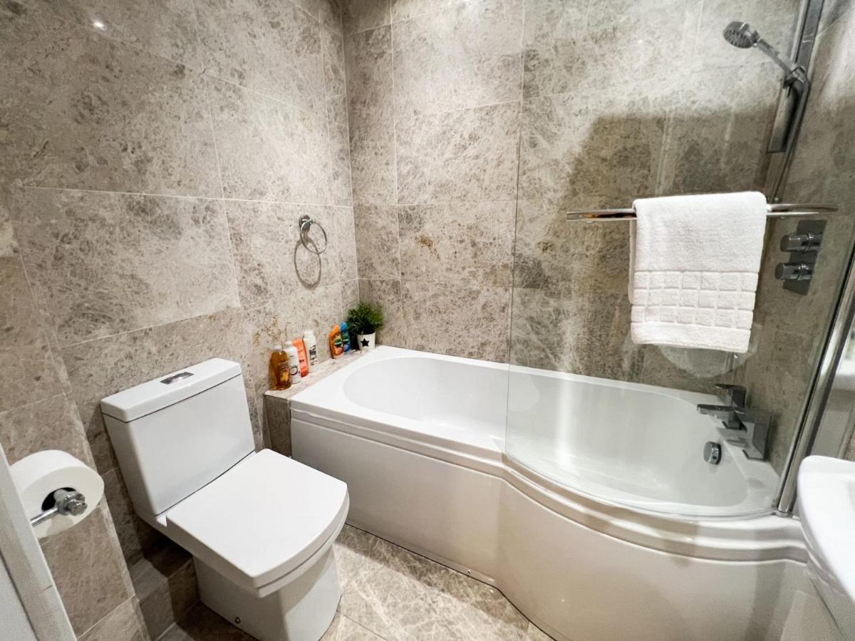Spacious Flat Sleeps 8 Near Princes Street Édimbourg Extérieur photo