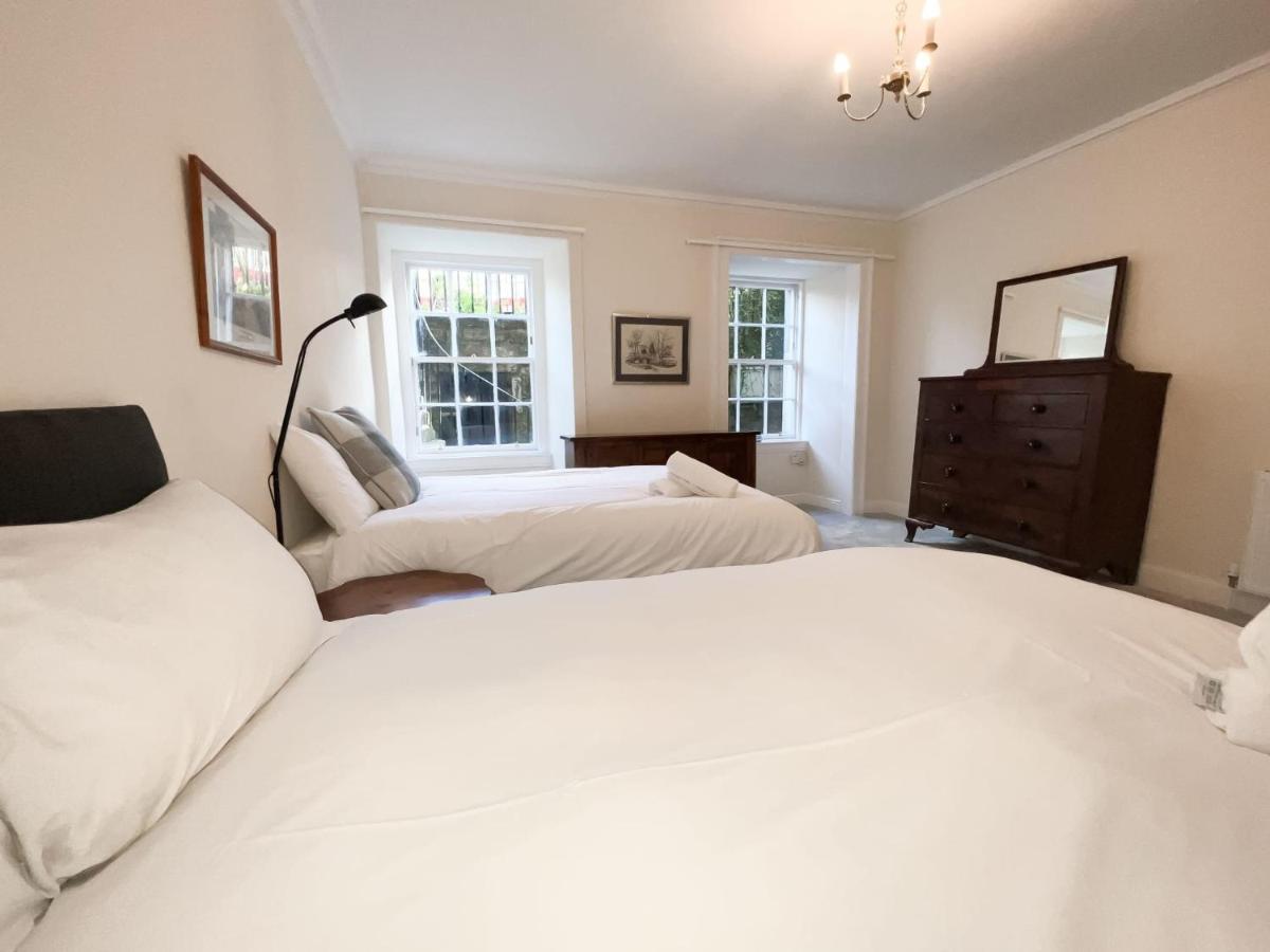 Spacious Flat Sleeps 8 Near Princes Street Édimbourg Extérieur photo