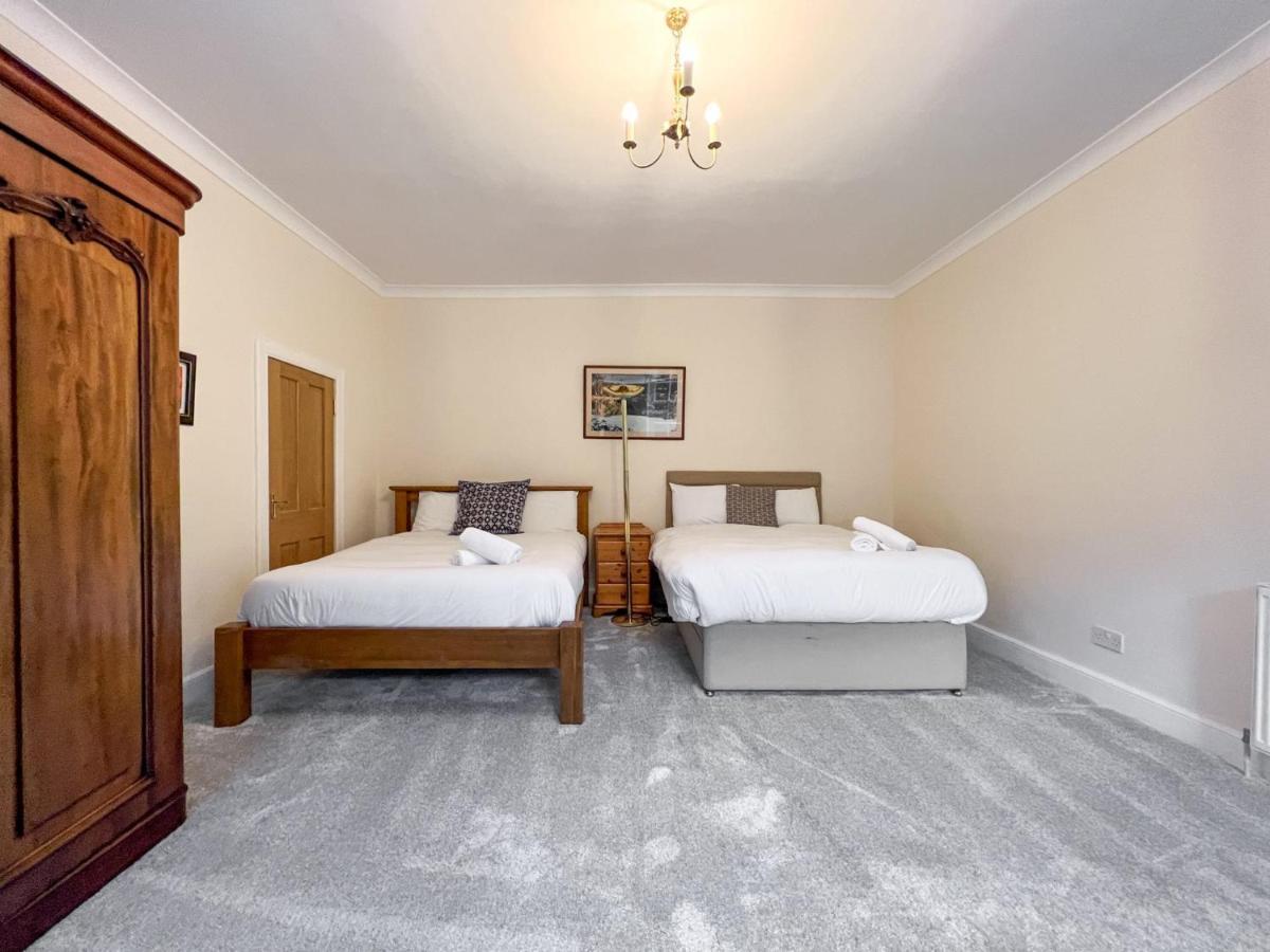 Spacious Flat Sleeps 8 Near Princes Street Édimbourg Extérieur photo